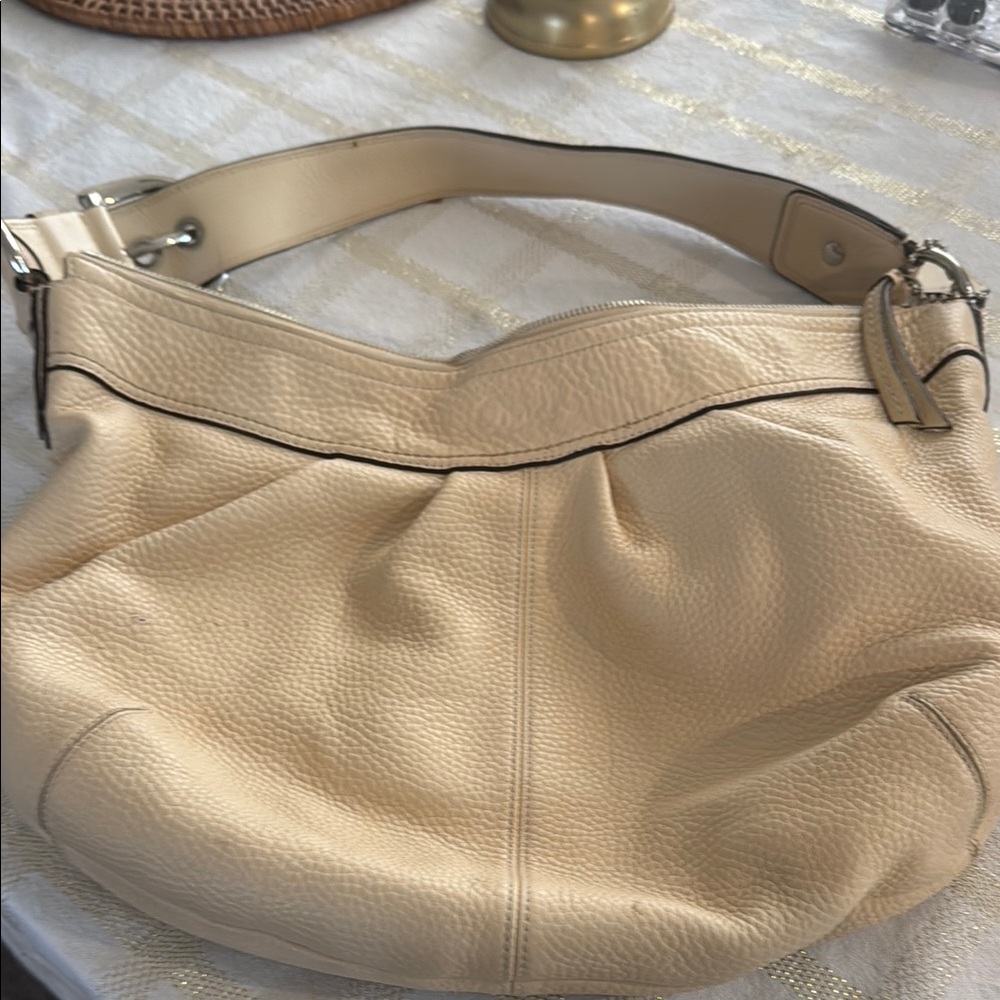 Elegant Cream Leather Shoulder Bag